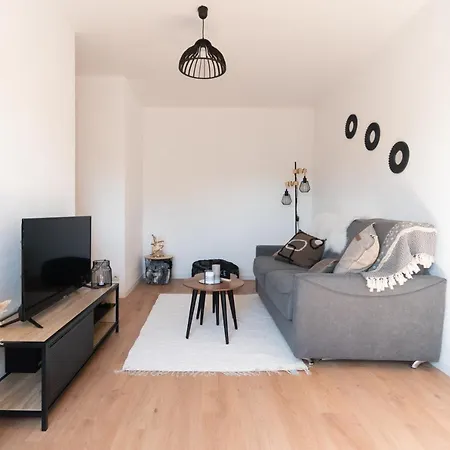 Bienvenue Chez Vous Tres Calme Et En Plein Centre Apartment Mantes-la-Jolie Exterior photo