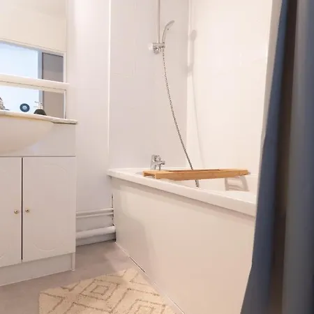 Bienvenue Chez Vous Tres Calme Et En Plein Centre Apartment Mantes-la-Jolie Exterior photo
